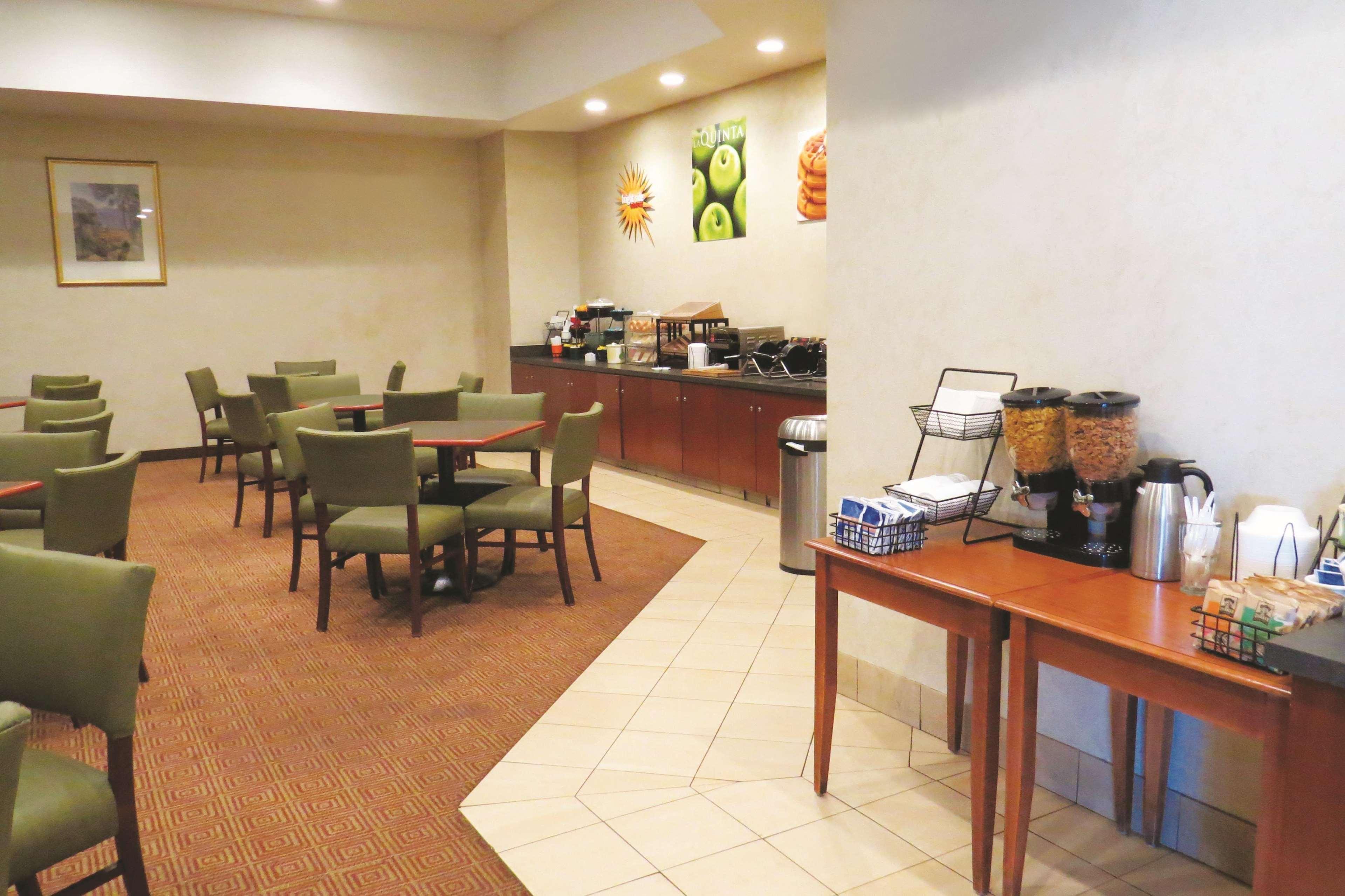 La Quinta By Wyndham Stamford / New York City Exterior photo