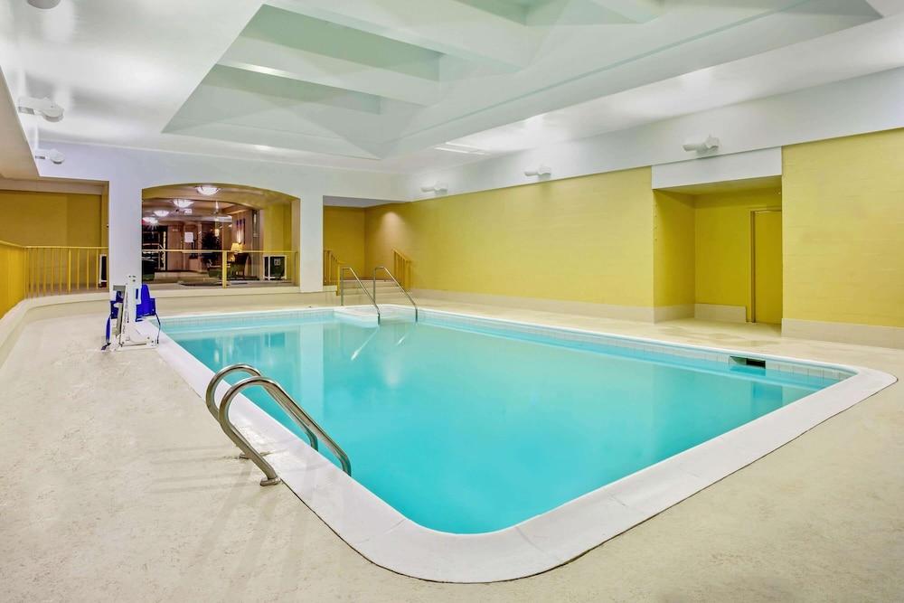 La Quinta By Wyndham Stamford / New York City Exterior photo