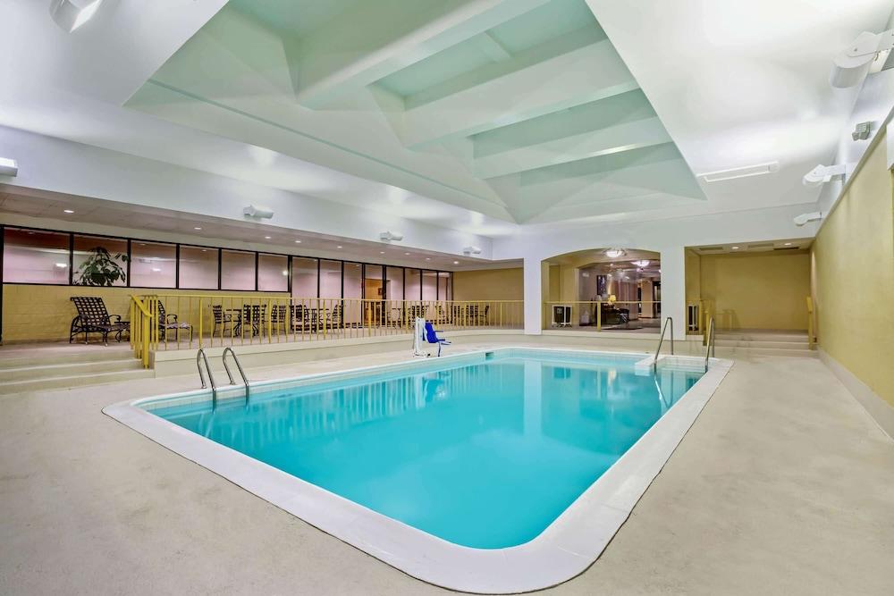 La Quinta By Wyndham Stamford / New York City Exterior photo